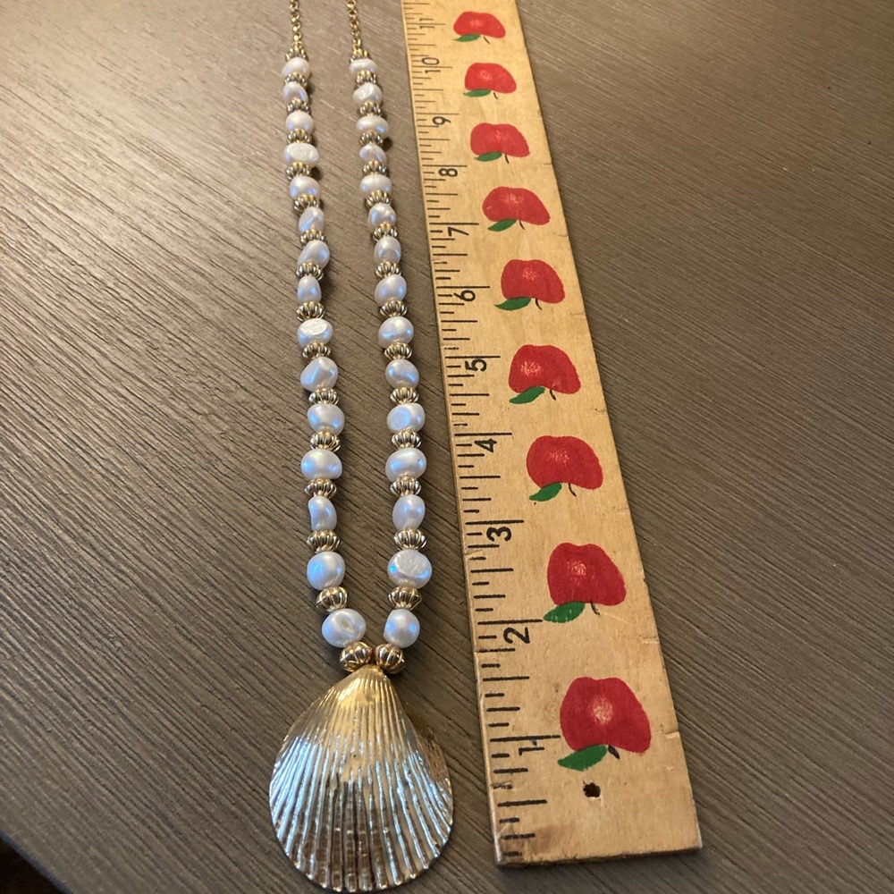 Talbots “beachy beads” Gold and White Seashell Pendant Necklace with Beads - Picture 2 of 9